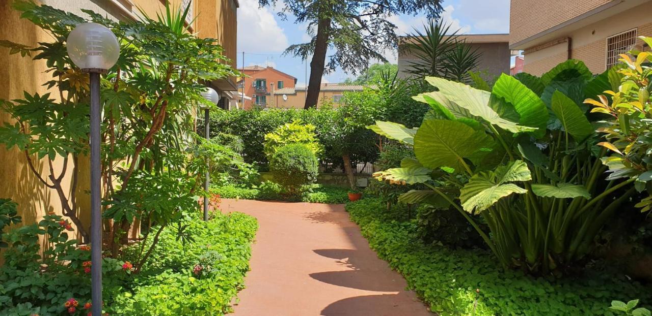 In Terrazza Da Giusy Bed & Breakfast โรม ภายนอก รูปภาพ